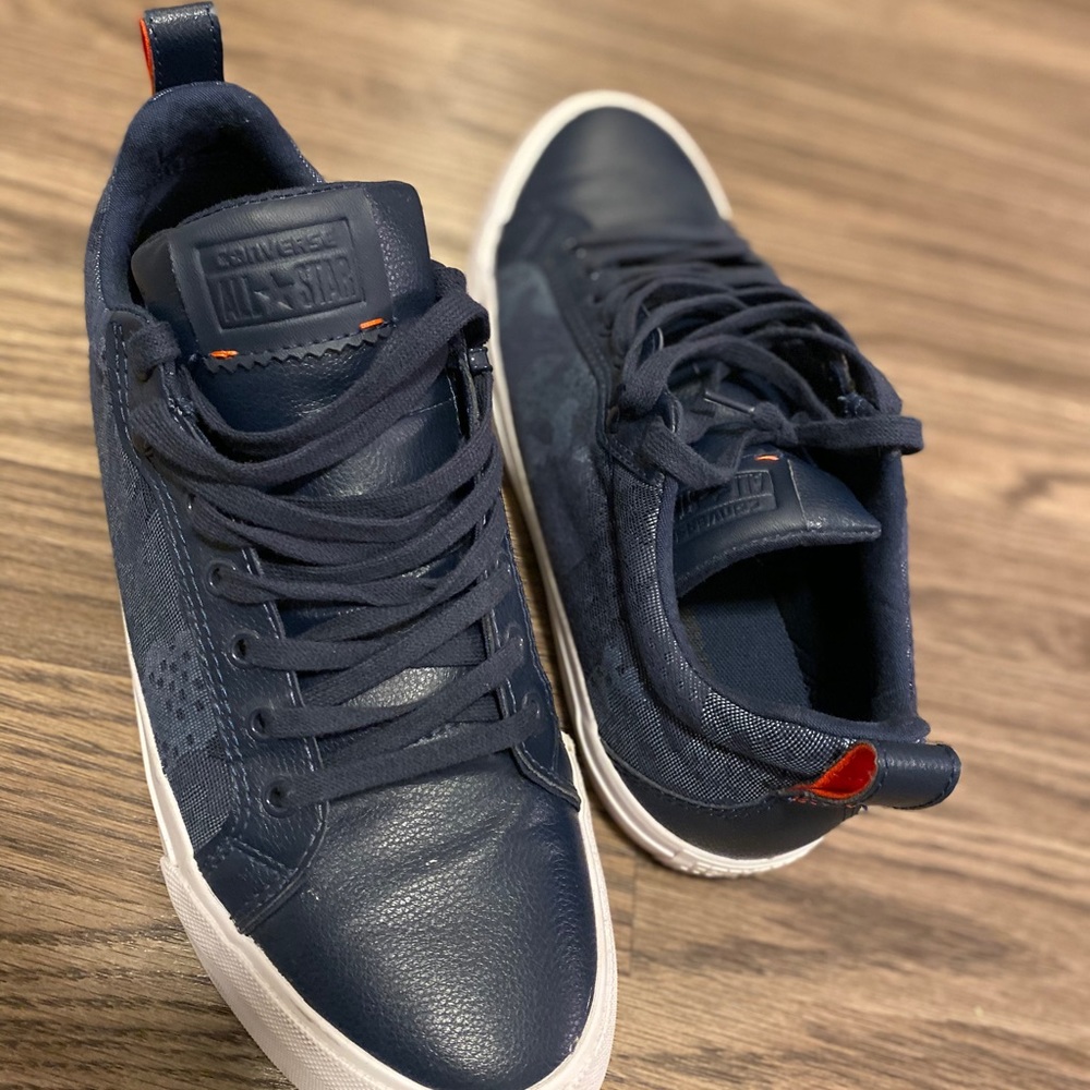 Converse man shoes size 10